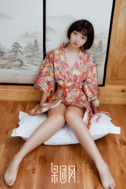 美女热吻